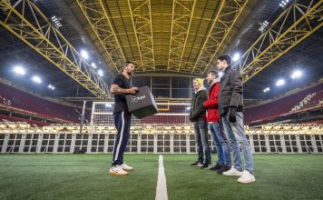 Gamers testen VR-game in Johan Cruijff ArenA op 5G-netwerk van KPN